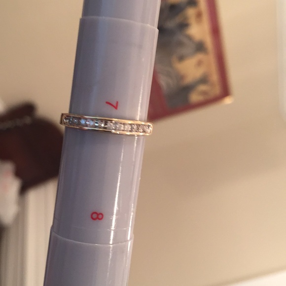 11 Diamonds in 10kt Gold - Picture 6 of 11